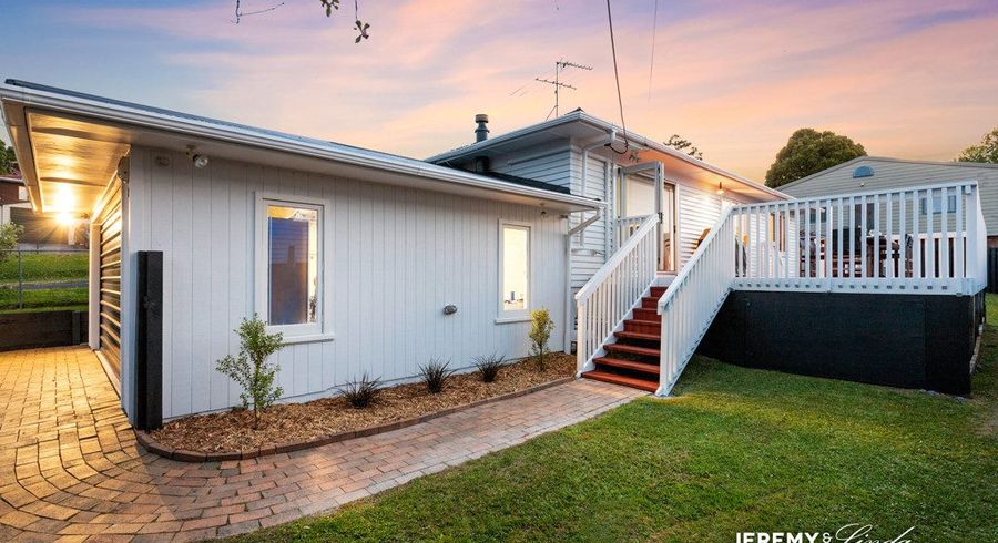  at 3 Lex Avenue, Green Bay, Auckland