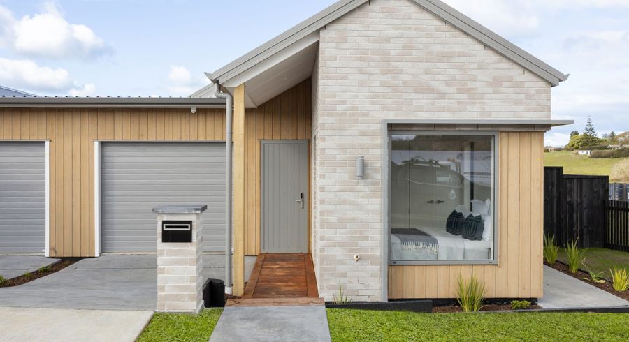  at 2/31 Lumino Terrace, Peacocke, Hamilton, Waikato