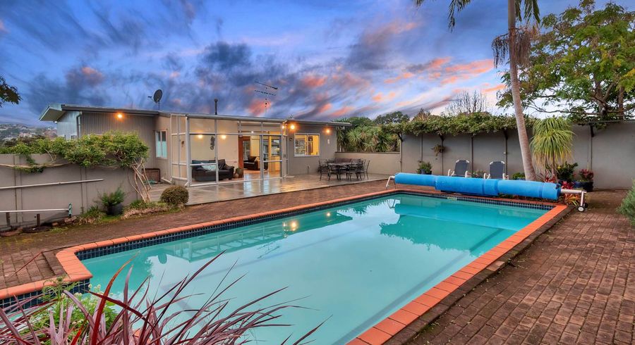  at 43 Hoskins Avenue, Hillsborough, Auckland