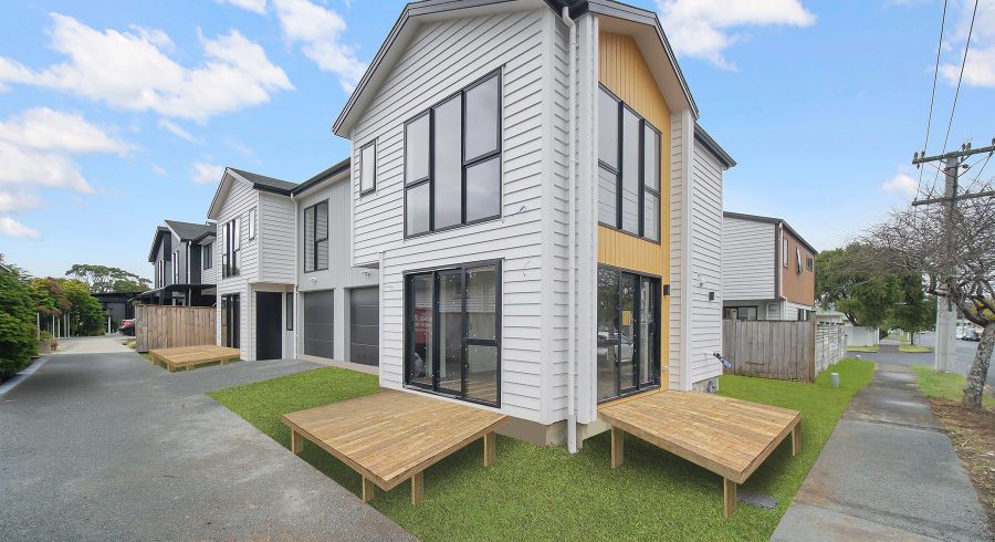 at 8 Tiraumea Drive, Pakuranga, Manukau City, Auckland