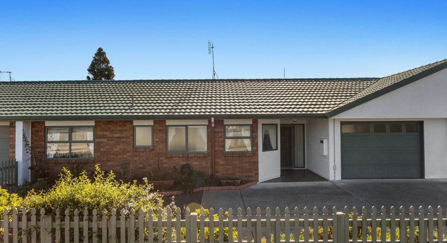  at 2/44 Peace Street, Whakatane