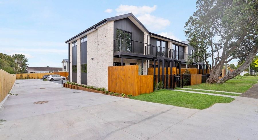  at 2/137 Tirimoana Road, Te Atatū South, Auckland