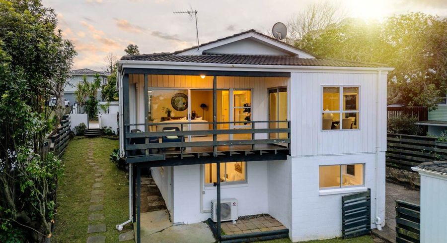  at 15 Ravenwood Drive, Forrest Hill, North Shore City, Auckland