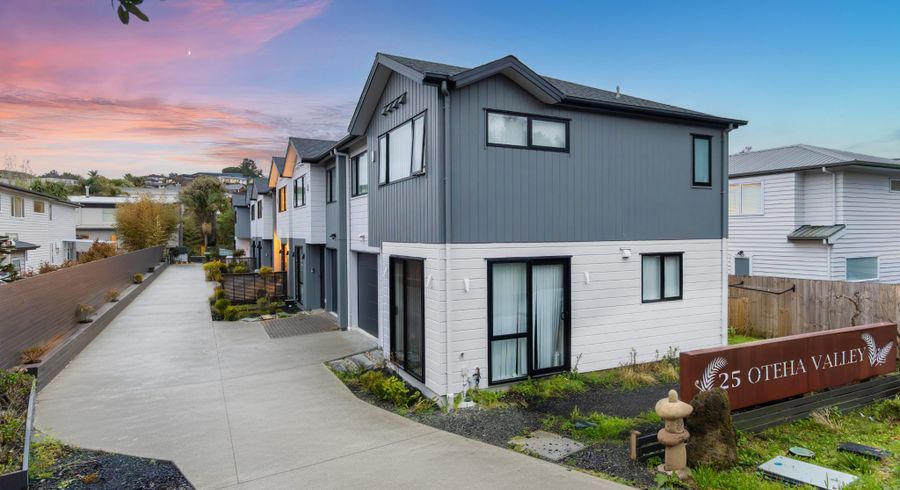  at 25D Oteha Valley Road, Northcross, North Shore City, Auckland
