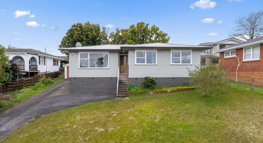  at 9 Grimshaw Place, Henderson, Waitakere City, Auckland