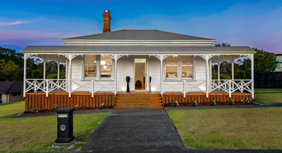  at 5 Burnside Court, Rosedale, North Shore City, Auckland