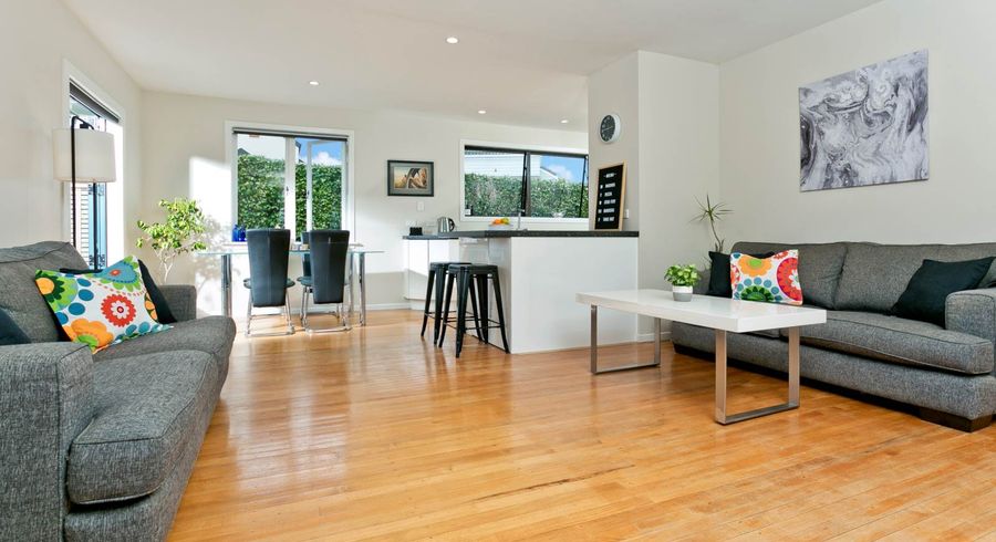  at 4 Trinidad Road, Sunnynook, Auckland