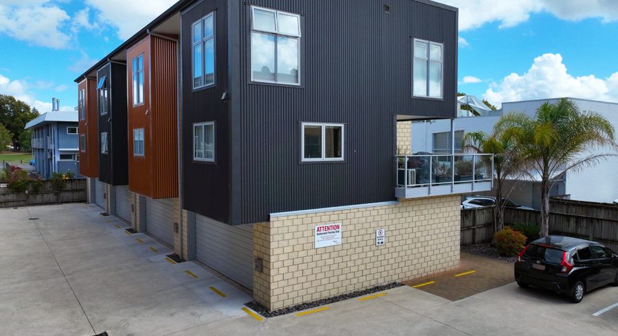  at 2/9 Vialou Street, Hamilton City Central, Hamilton, Waikato