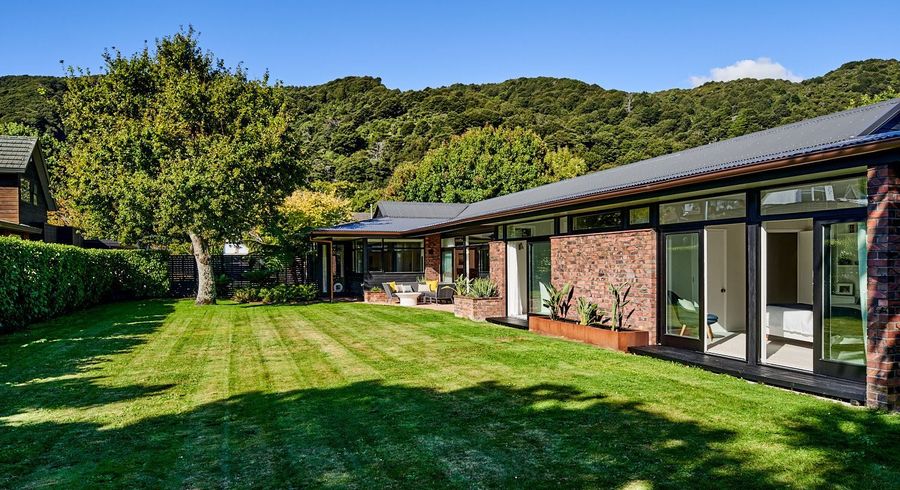  at 27 Cheviot Road, Lowry Bay, Lower Hutt