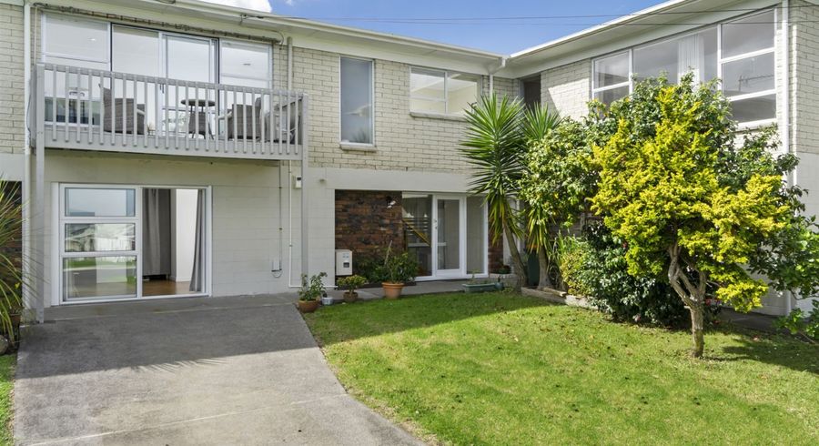  at 2/7 Westwell Road, Belmont, Auckland