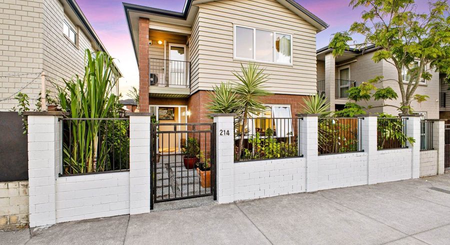  at 214  Murphys Road, Flat Bush, Manukau City, Auckland