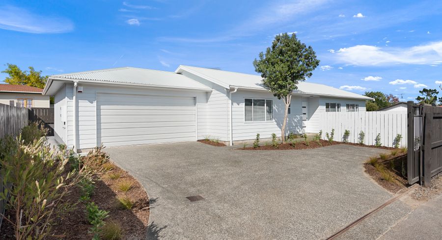  at 122A Lynwood Road, New Lynn, Auckland