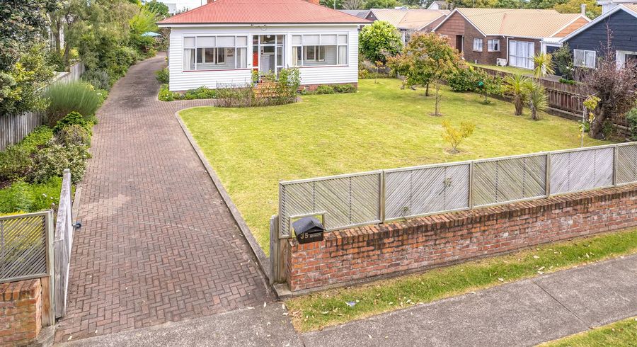  at 35 College Street, College Estate, Whanganui