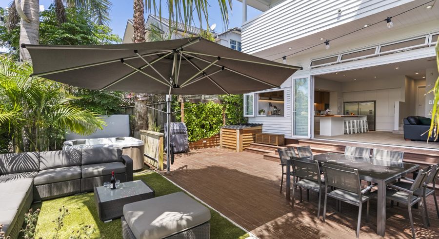  at 16 Braemar Road, Rothesay Bay, North Shore City, Auckland