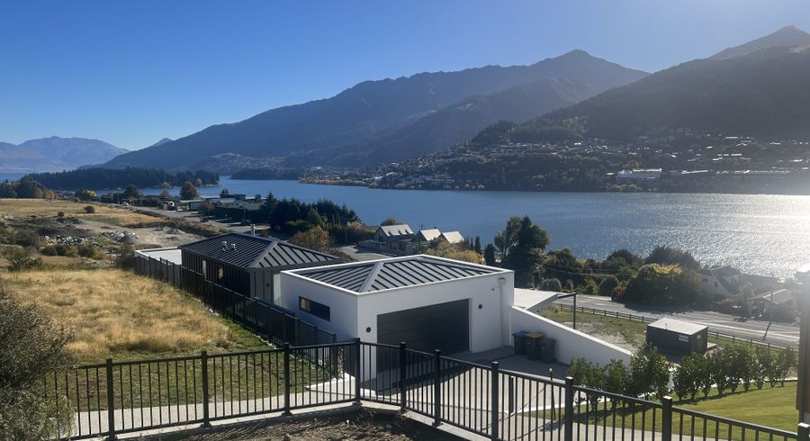  at 4 Red Deer Rise, Kelvin Heights, Queenstown