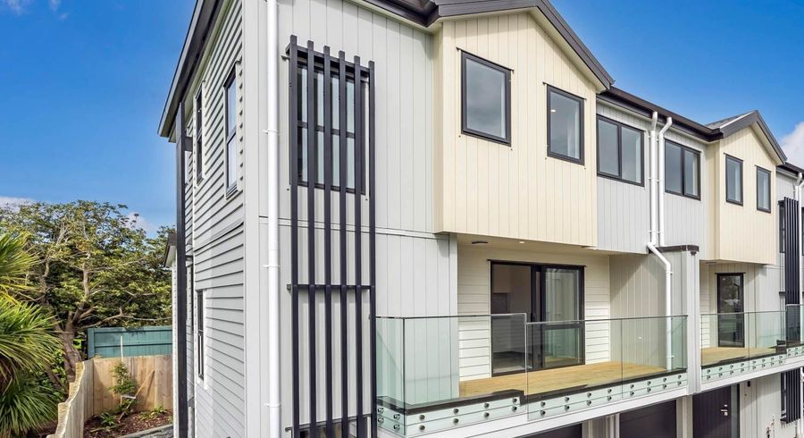  at 3/17 Kingdale Road, Henderson, Auckland