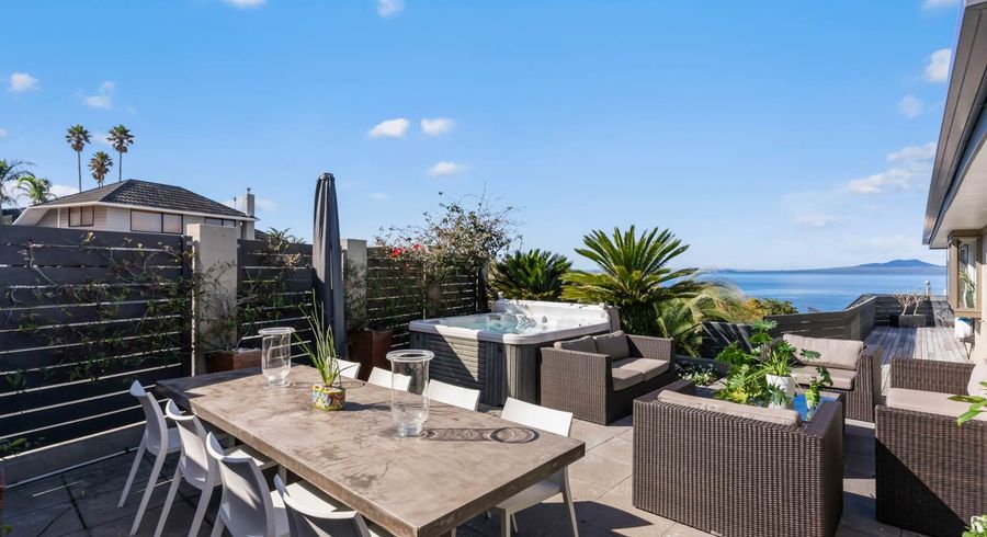  at 1/27 Churchill Road, Murrays Bay, North Shore City, Auckland