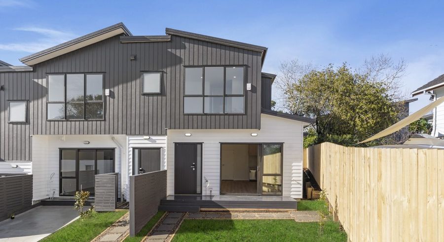  at 8B Tahinga Street, Northcote, North Shore City, Auckland