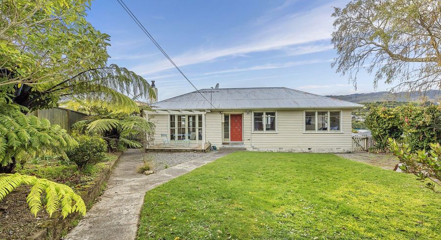  at 17 Kereru Bend, Tawa, Wellington