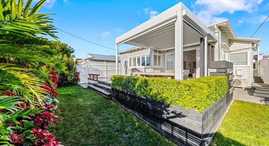  at 1/20 Corrella Road, Belmont, North Shore City, Auckland