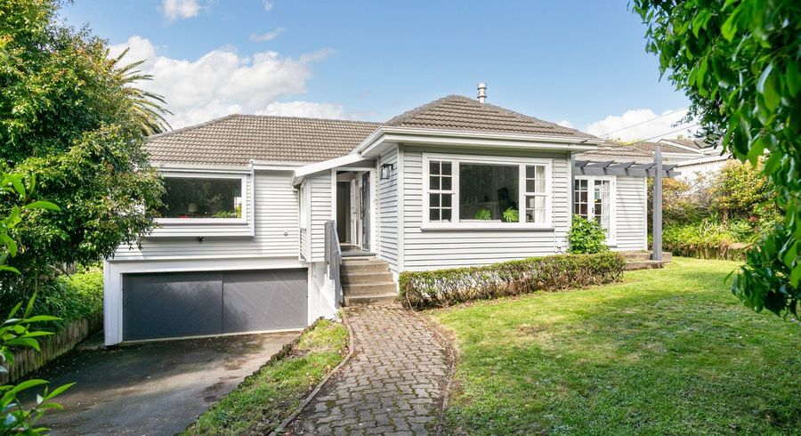  at 29 Ngatitoa Street, Tawa, Wellington