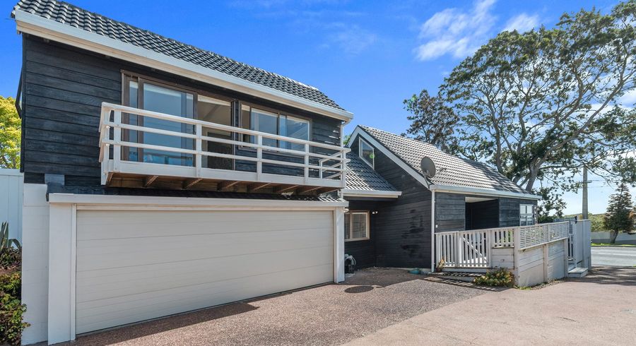  at 1/82 Knights Road, Rothesay Bay, Auckland