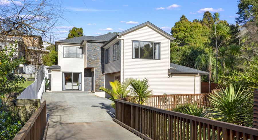  at 2/41 Fairmount Road, Titirangi, Auckland