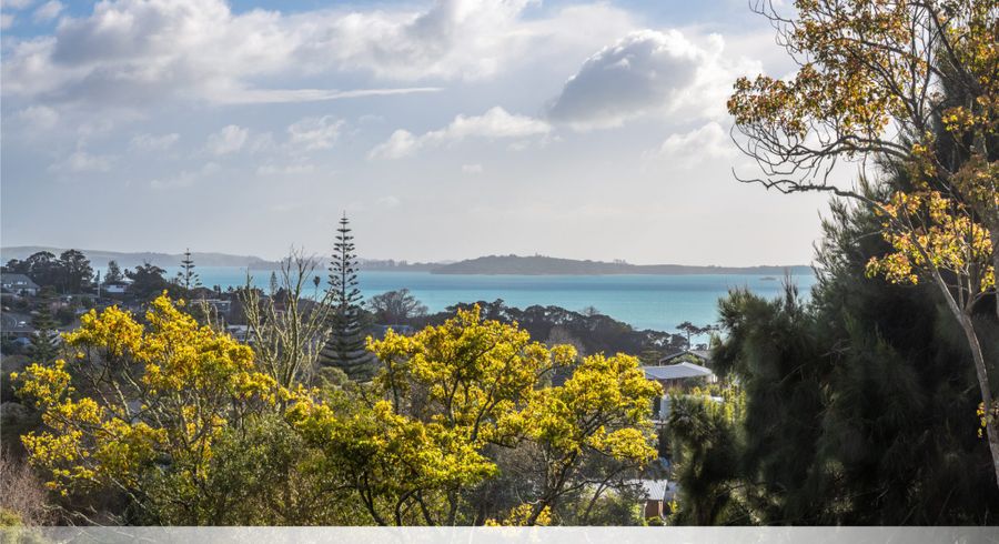  at 2/18 Chilton Place, Mellons Bay, Manukau City, Auckland