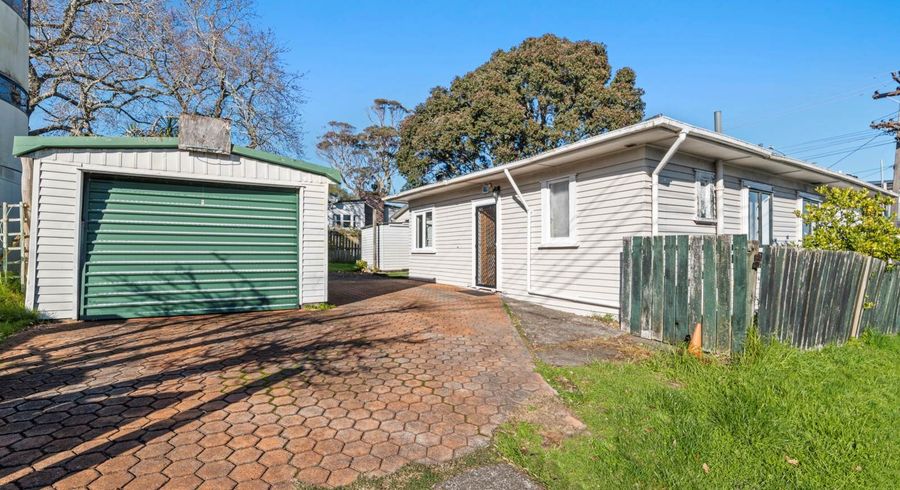  at 1/176 Lake Road, Belmont, Auckland