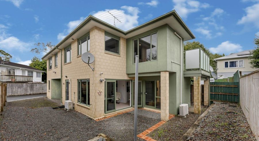  at 2/55 Normanton Street, Glenfield, North Shore City, Auckland