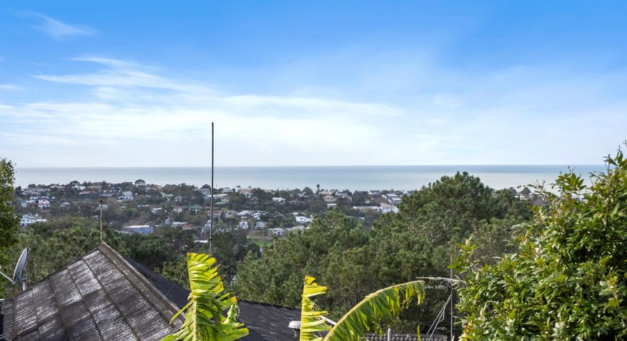  at 1/18 Dalmeny Close, Murrays Bay, Auckland