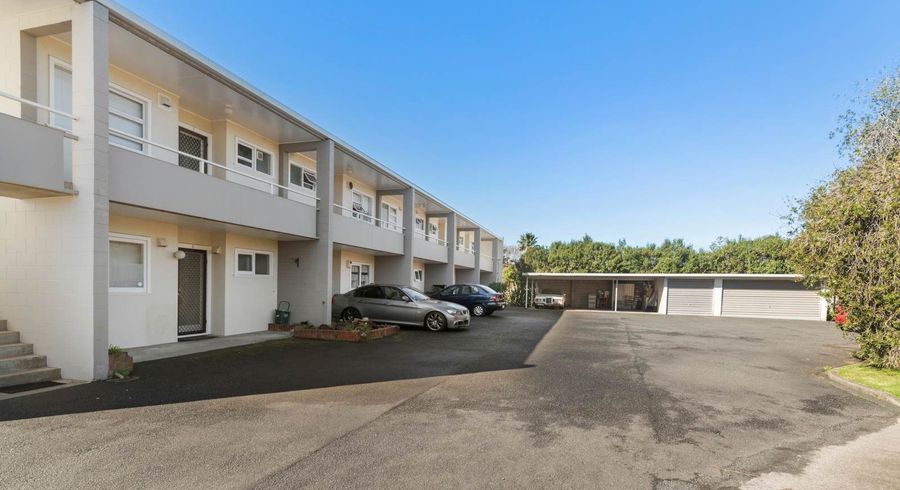  at 3/28 Evelyn Place, Hillcrest, North Shore City, Auckland