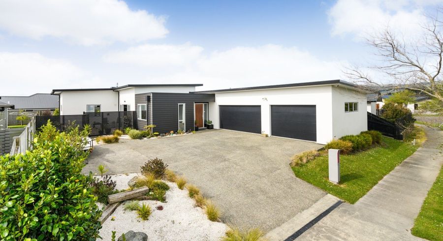  at 4 St Heliers Grove, Fitzherbert, Palmerston North