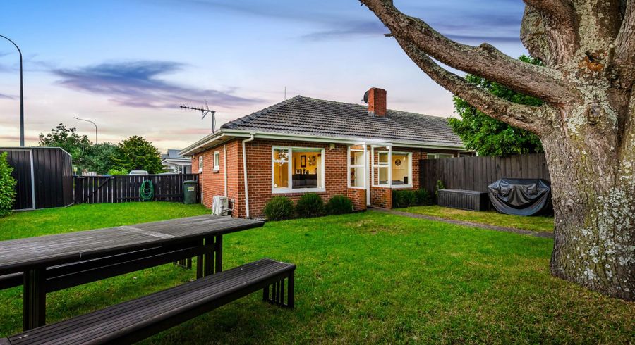  at 2 Eastdale Road, Avondale, Auckland