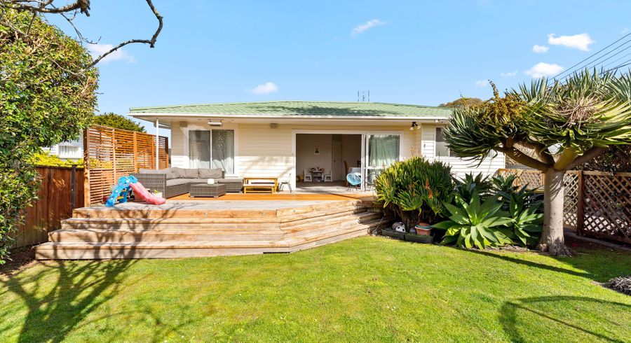  at 1/296 Wairau Road, Glenfield, North Shore City, Auckland