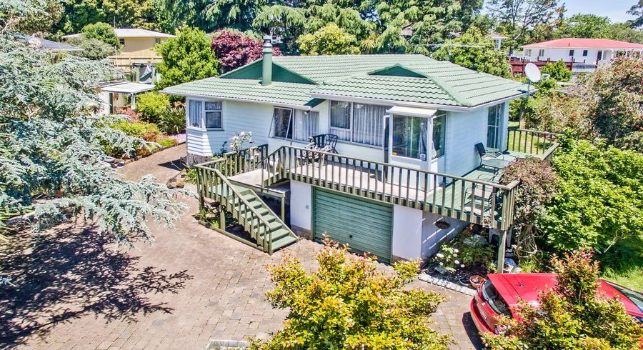  at 35 Larissa Avenue, Henderson, Waitakere City, Auckland