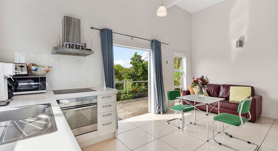  at 27 Garden Road (Lower Flat), Northland, Wellington, Wellington