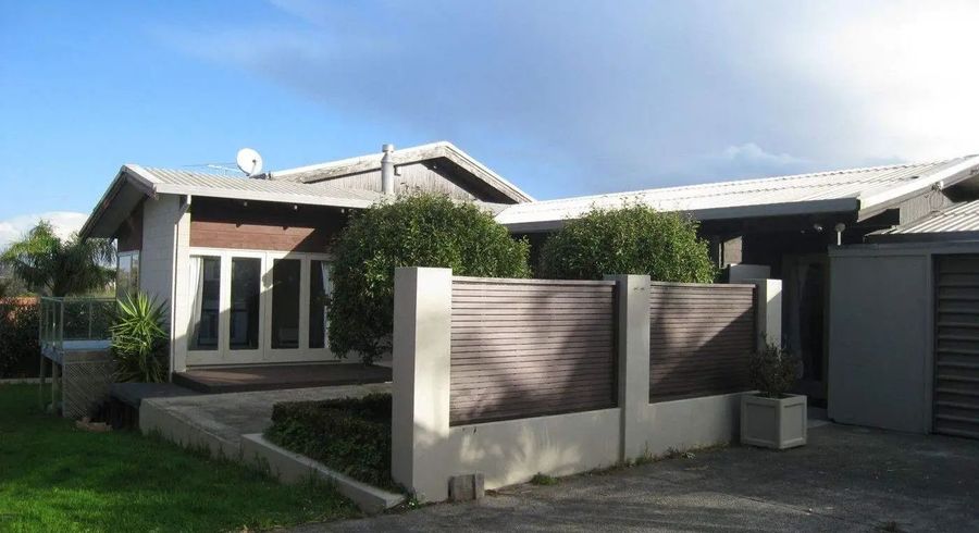  at 46 Knights Road, Rothesay Bay, Auckland