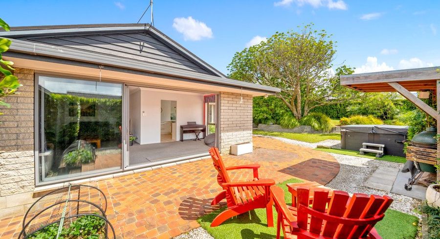  at 90 Glenmore Road, Sunnyhills, Auckland