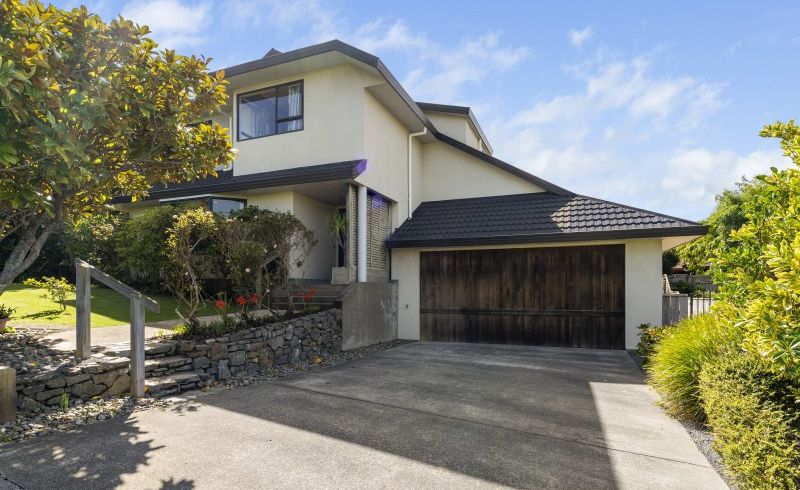  at 5 Saunders Close, Whitby, Porirua