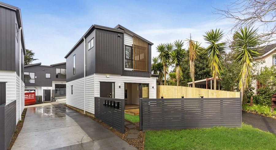  at 8a Tahinga Street, Northcote, North Shore City, Auckland