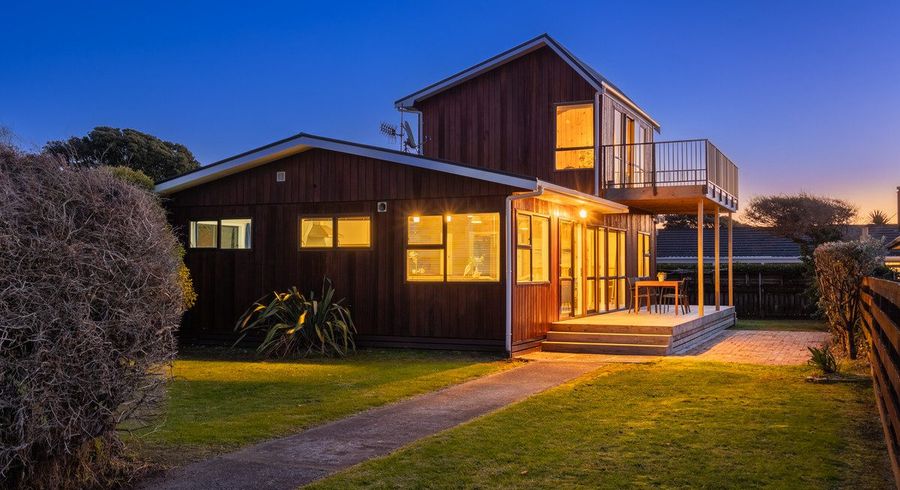  at 26 Reeves Street, Waikanae Beach, Kapiti Coast, Wellington