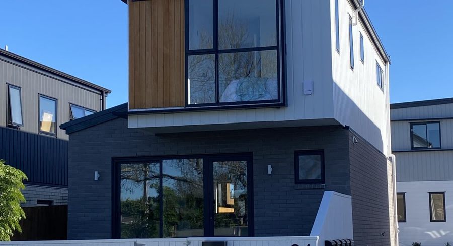  at 2/91 Beach Road, Te Atatū Peninsula, Auckland