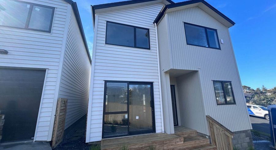  at 2/5 Topliss Drive, Torbay, North Shore City, Auckland