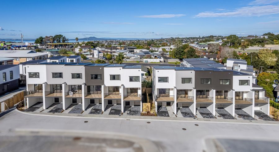  at 3 Bed/1 Oteha Valley Road, Northcross, North Shore City, Auckland