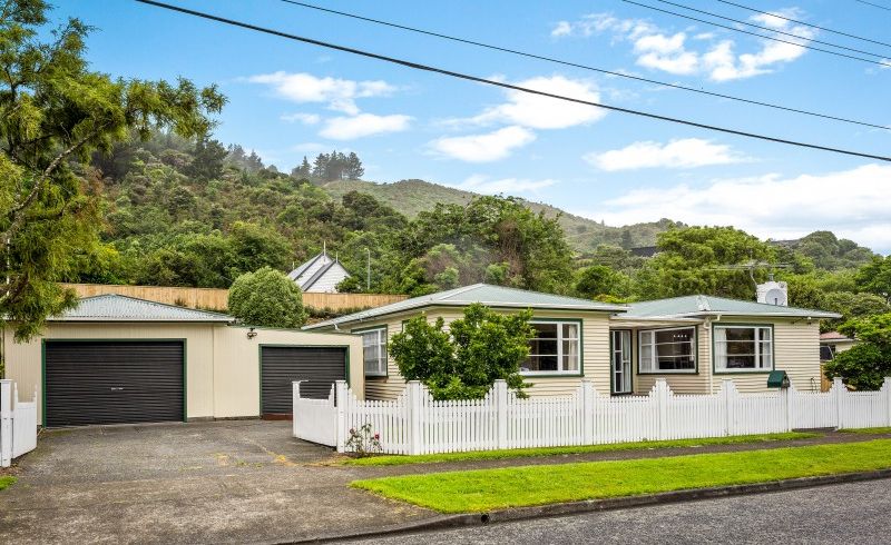  at 33 Peel Place, Wainuiomata, Lower Hutt
