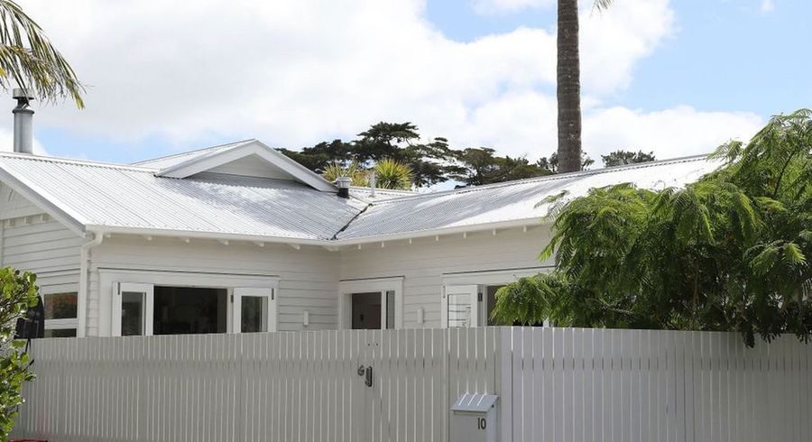  at 10 Boscawen Street, Point Chevalier, Auckland