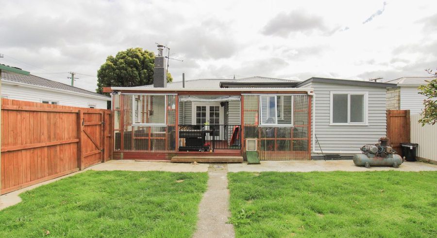  at 4 Meadows Avenue, Waiwhetu, Lower Hutt, Wellington