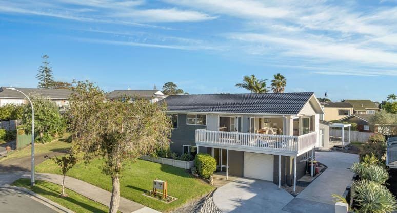  at 9 Melissa Place, Farm Cove, Manukau City, Auckland