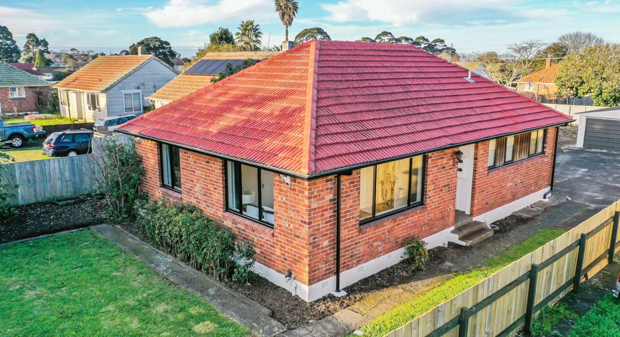  at 18 Tamatea Avenue, Point England, Auckland